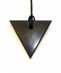 Shungit pendant triangle (female)