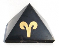 Šungitová pyramída so znamením Baran
