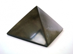 Shungite pyramid polished 4x4 cm