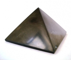 Shungite pyramid polished 6x6 cm