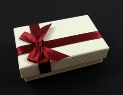 Krabička darčeková s červenou stuhou