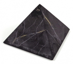 Shungite pyramid polished 4x4 cm - kopie - kopie