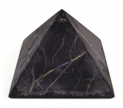 Šungitová pyramída leštená 4x4 cm - kopie - kopie
