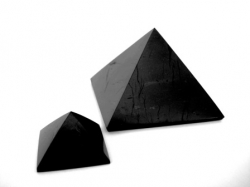 Shungite pyramid polished 7x7 cm