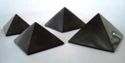 Šungitová pyramida