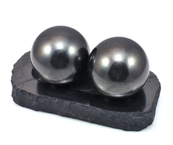 Support with balls for business cards