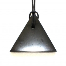 Shungit pendant triangle (male)