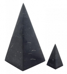 Shungit high pyramid 3 cm unpolished