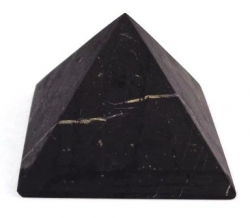 Šungitová pyramida neleštěná 4x4 cm