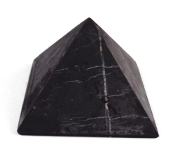 Šungitová pyramida neleštěná 5x5 cm