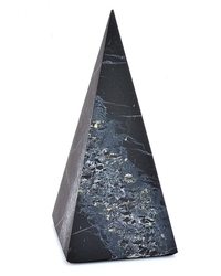 Šungitový jehlan s křišťálem neleštěný 4 cm