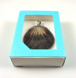 Gift box with red ribbon - kopie - kopie